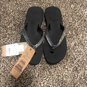 Brand new Cushion Reef flip flops